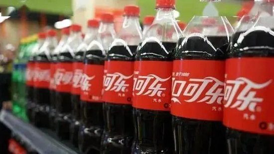 经销商拒绝代垫，终端不愿进货，业务“刷信用卡”上班，可口可乐正被年轻人淘汰